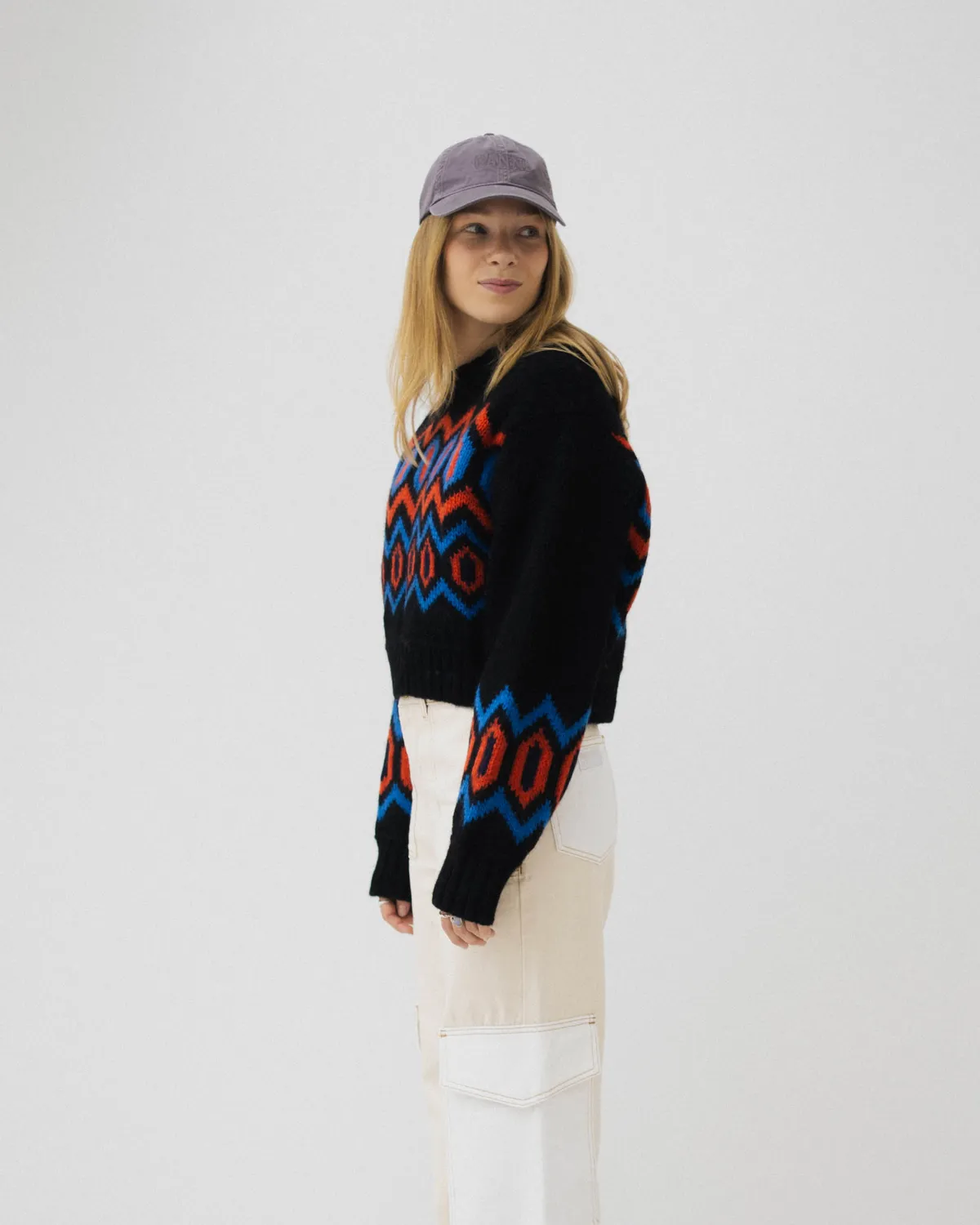 Anna Vilma - Chunky Graphic Wool Cropped O-neck - Black