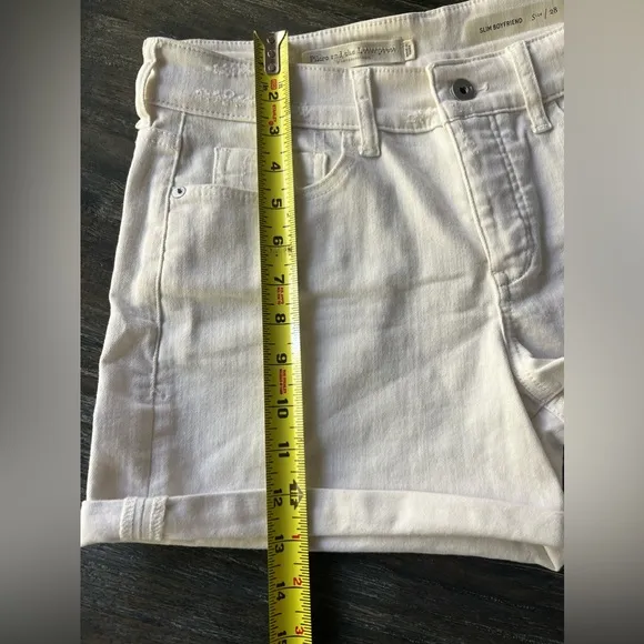 ANTHROPOLOGIE white slim boyfriend shorts sz 28