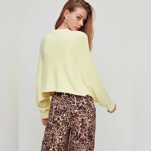 Aritzia Wilfred Mimi Sweater in Fluro Lime cropped batwing yellow soft cozy L