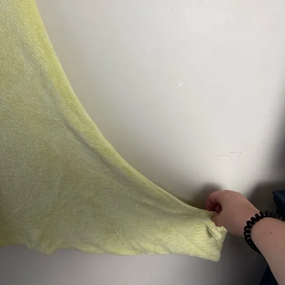 Aritzia Wilfred Mimi Sweater in Fluro Lime cropped batwing yellow soft cozy L