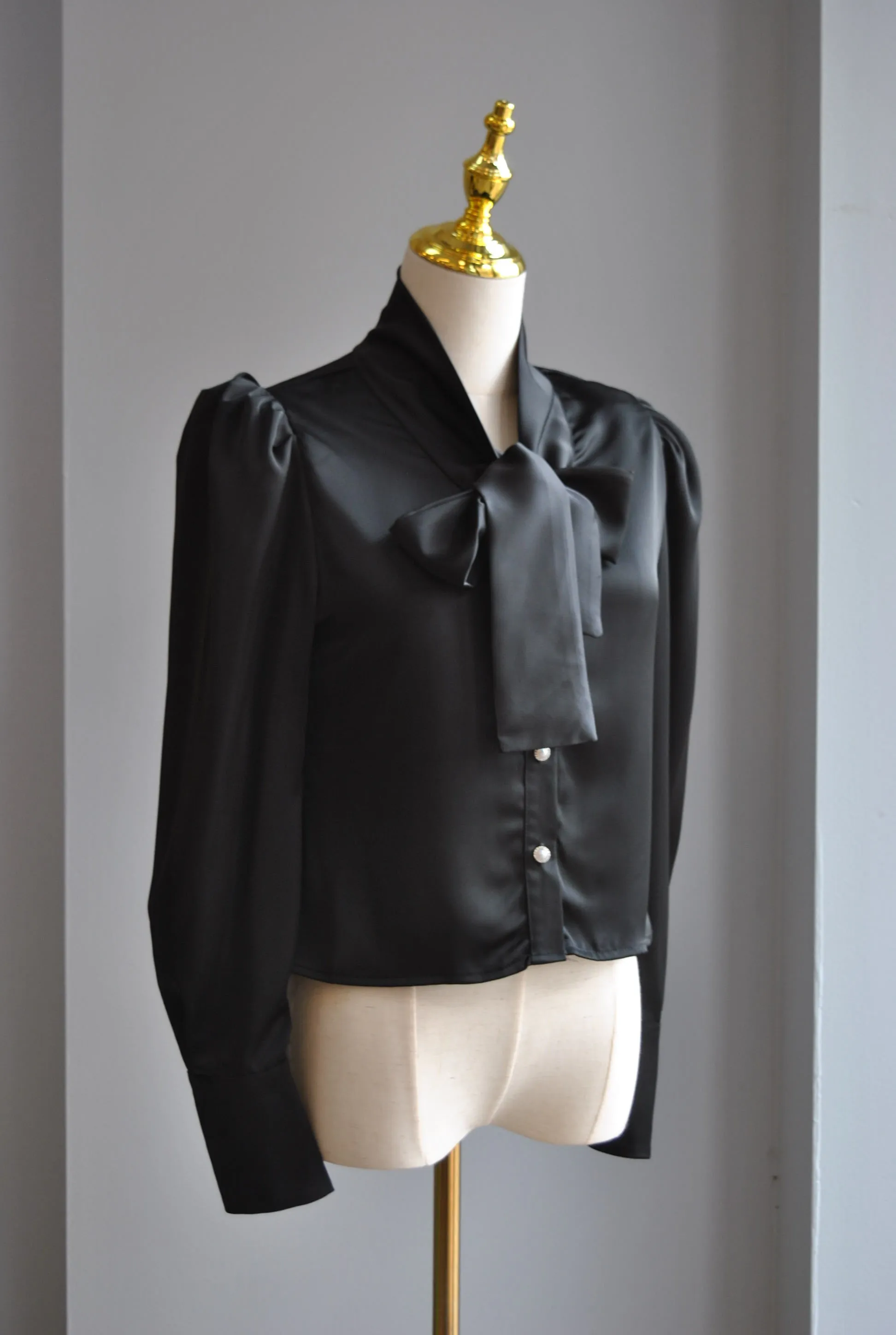 BLACK SILKY BLOUSE WITH TIE NECK