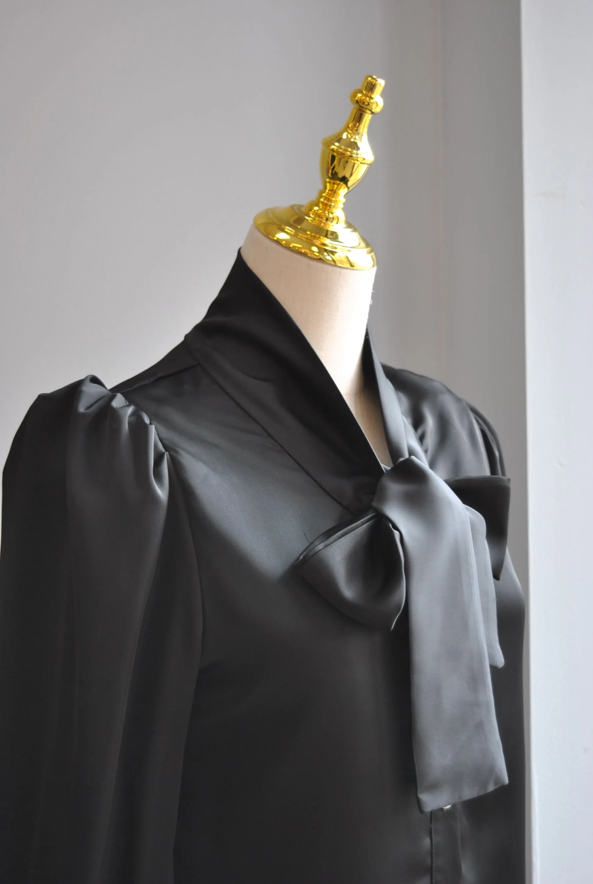 BLACK SILKY BLOUSE WITH TIE NECK