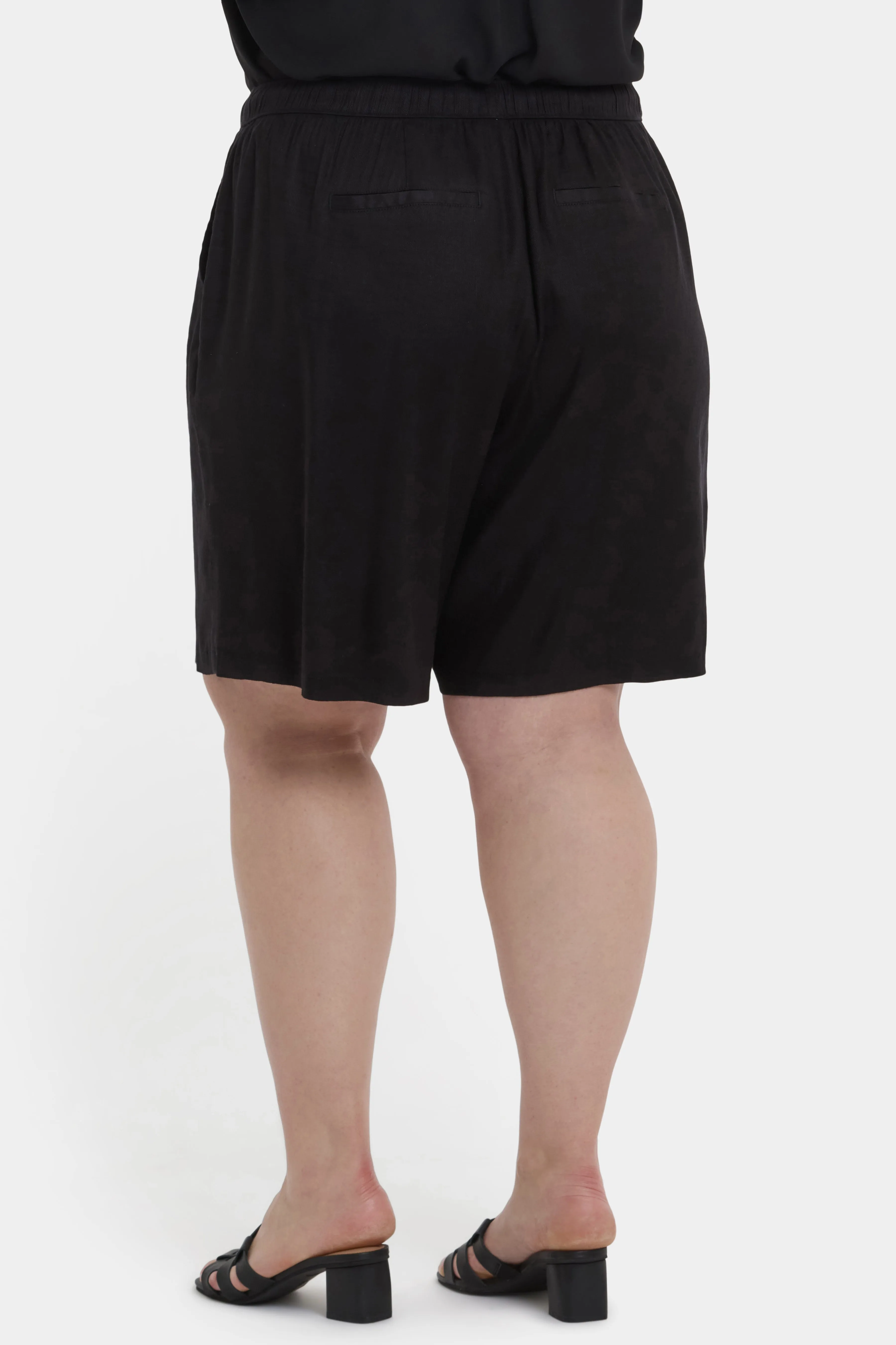 Breezy Bermuda Shorts In Plus Size - Black