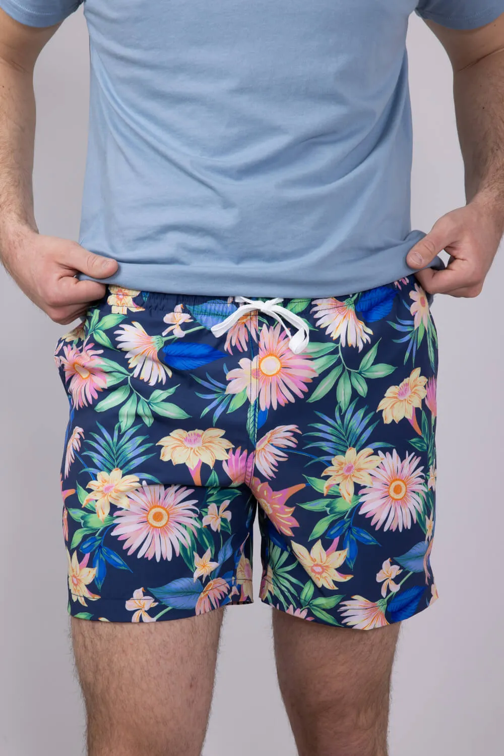 Chubbies Classic Swim Trunks 5.5” Shorts for Men in Navy | 109251-21