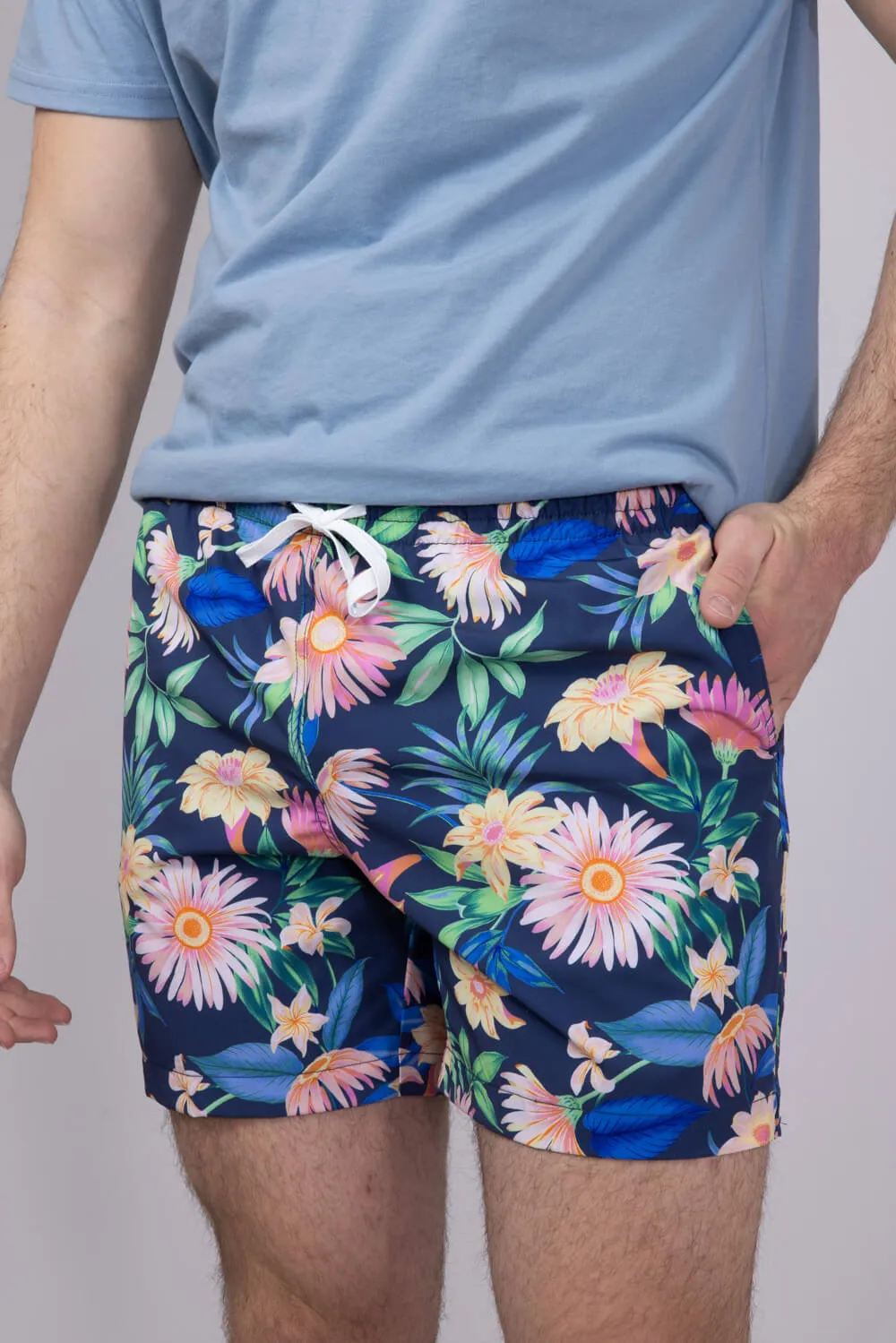 Chubbies Classic Swim Trunks 5.5” Shorts for Men in Navy | 109251-21