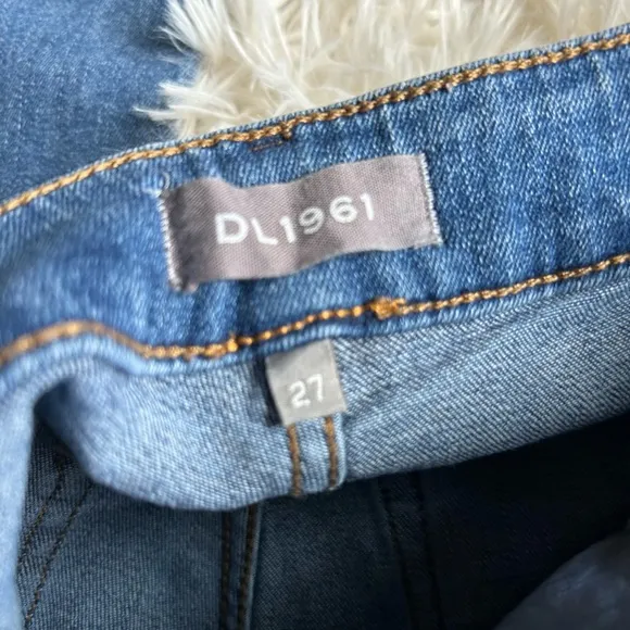 DL1961 Wallace High Rise Flare raw hem crop distressed denim size 27