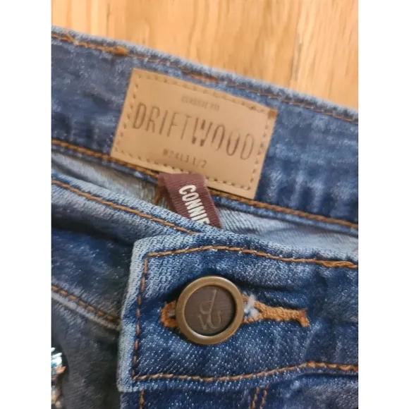 Driftwood Embellished Connie Cutoff Shorts Size 24