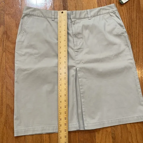 Eddie Bauer Size 16 Women’s Skirt NWT 98% cotton 2% Lycra Taupe Color Pockets