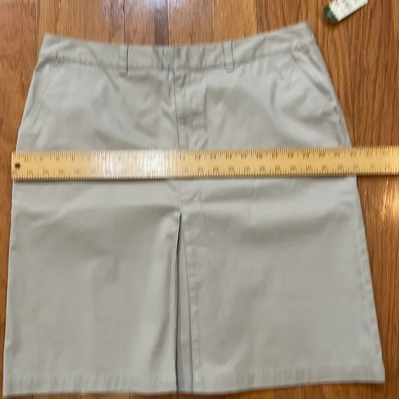 Eddie Bauer Size 16 Women’s Skirt NWT 98% cotton 2% Lycra Taupe Color Pockets