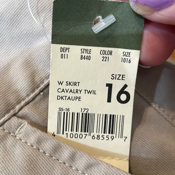 Eddie Bauer Size 16 Women’s Skirt NWT 98% cotton 2% Lycra Taupe Color Pockets