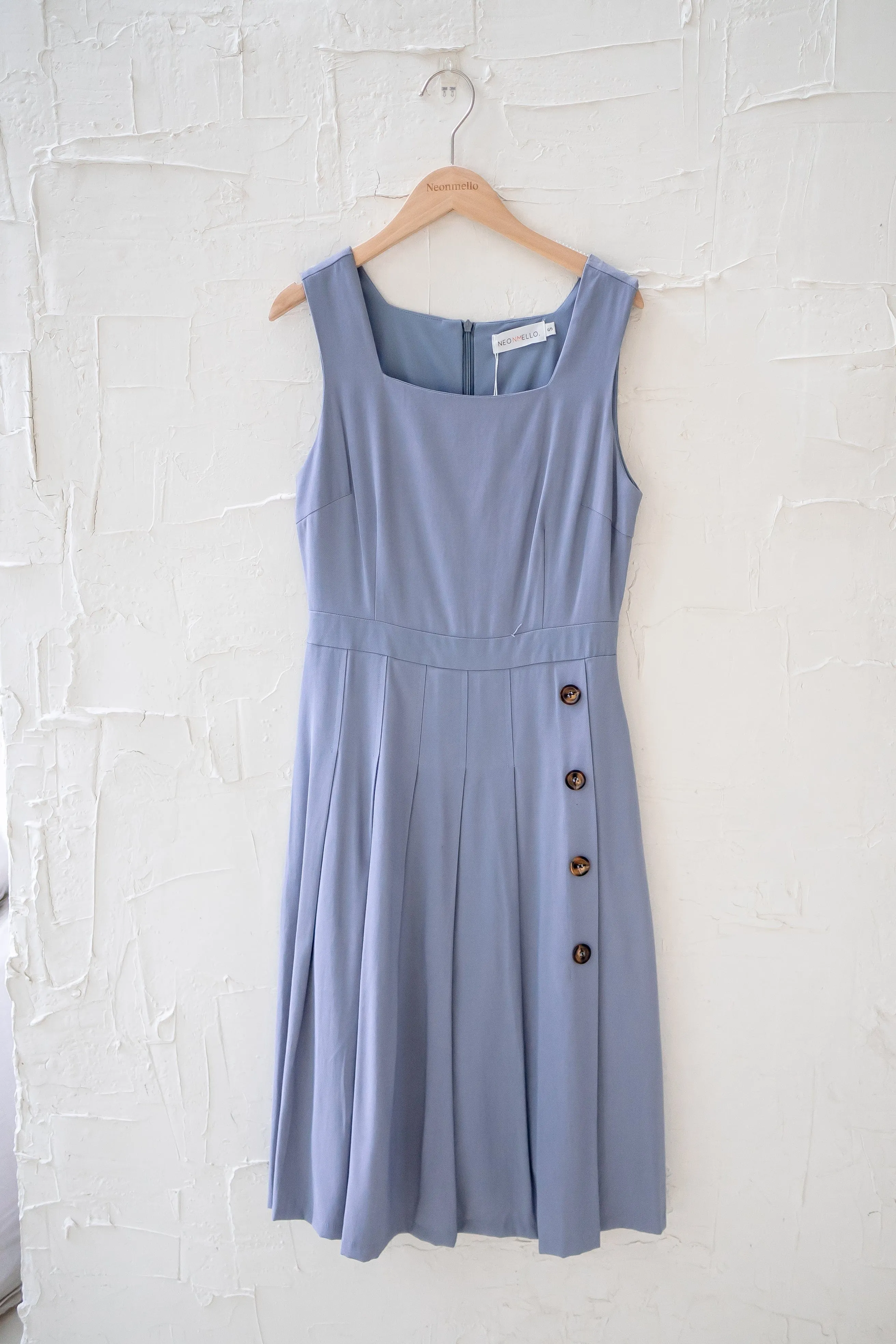 (FIRE DEAL) LAYLA PLEATED BUTTON MIDI DRESS IN DUSTY BLUE