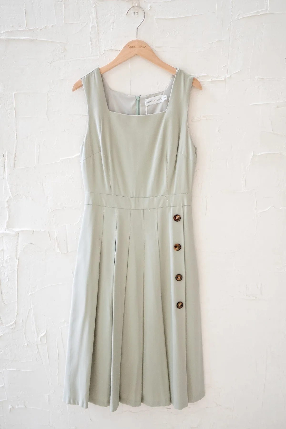 (FIRE DEAL) LAYLA PLEATED BUTTON MIDI DRESS IN SAGE