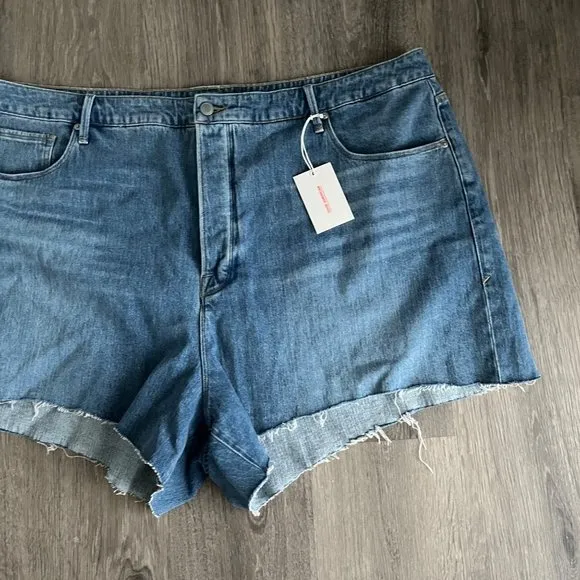 Good American Bombshell Blue461 Medium Wash Button Fly High Rise Jean Shorts 24
