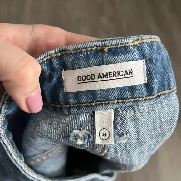 Good American Bombshell Blue461 Medium Wash Button Fly High Rise Jean Shorts 24