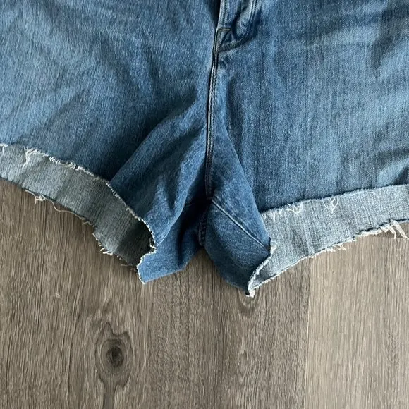 Good American Bombshell Blue461 Medium Wash Button Fly High Rise Jean Shorts 24