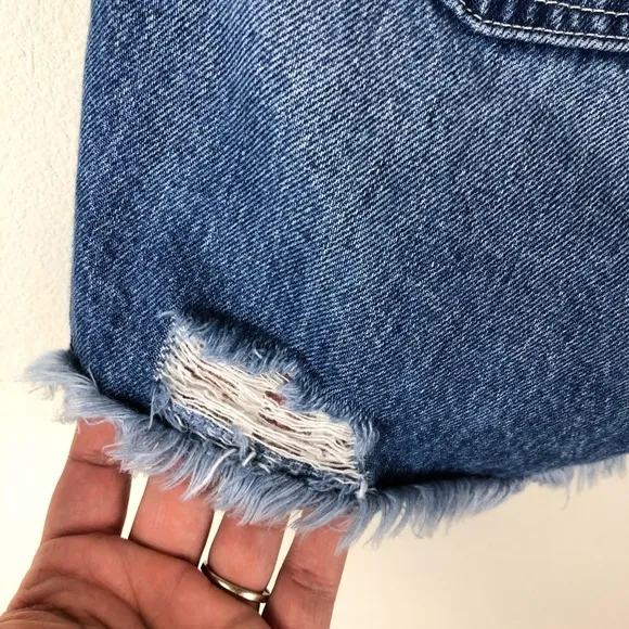 Good American- High Waist Cuttoff denim shorts