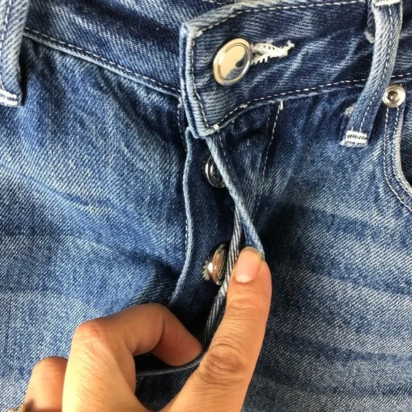 Good American- High Waist Cuttoff denim shorts