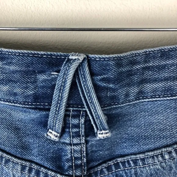 Good American- High Waist Cuttoff denim shorts