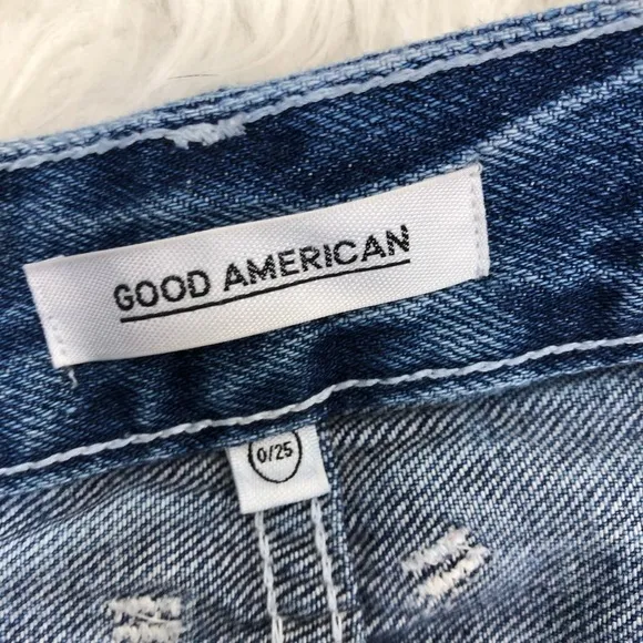 Good American- High Waist Cuttoff denim shorts