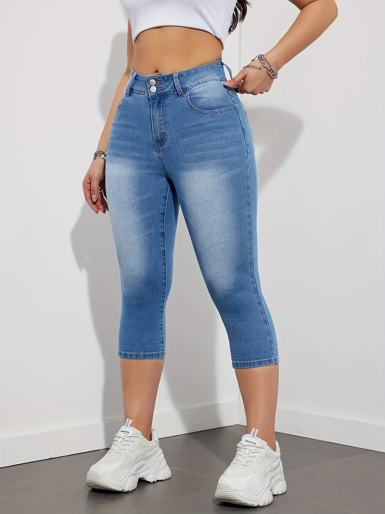 Julia - Slim Fit Denim Capri Jeans met Kettingdetail