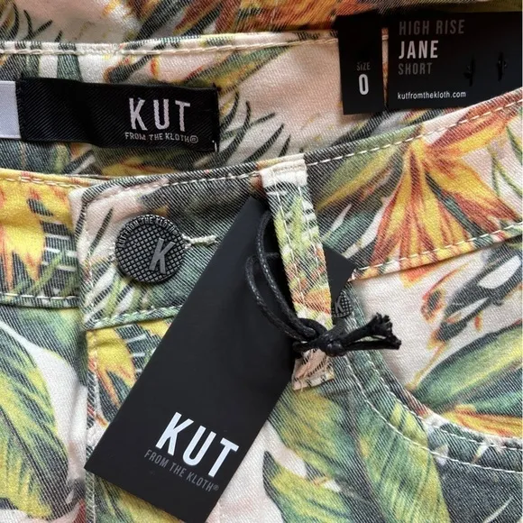 KUT from the KLOTH NWT Jane High Rise Fray Hem Shorts in Tropical Blossom