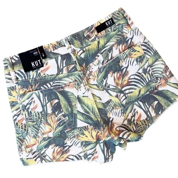 KUT from the KLOTH NWT Jane High Rise Fray Hem Shorts in Tropical Blossom