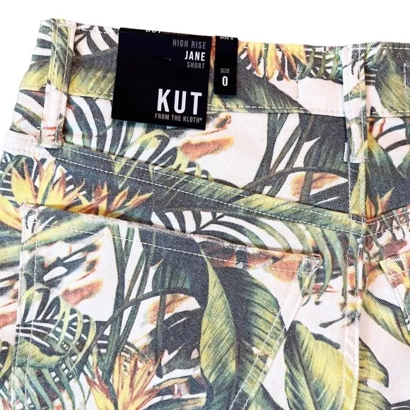 KUT from the KLOTH NWT Jane High Rise Fray Hem Shorts in Tropical Blossom