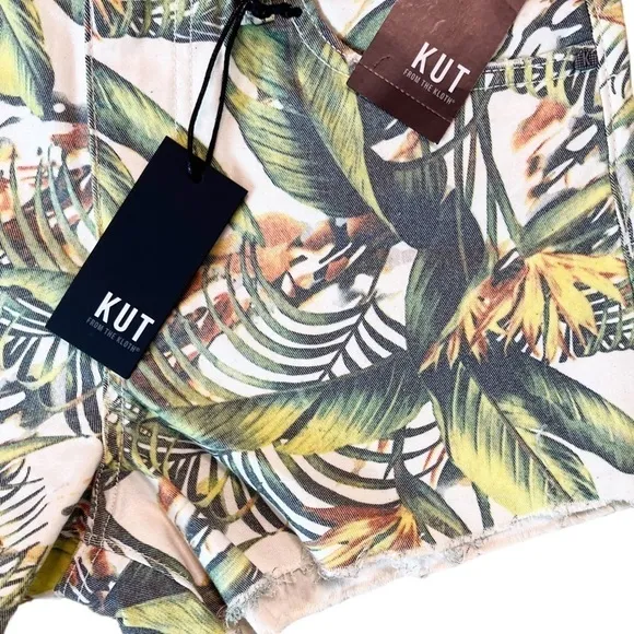 KUT from the KLOTH NWT Jane High Rise Fray Hem Shorts in Tropical Blossom