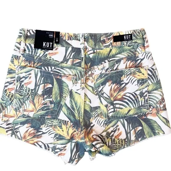 KUT from the KLOTH NWT Jane High Rise Fray Hem Shorts in Tropical Blossom