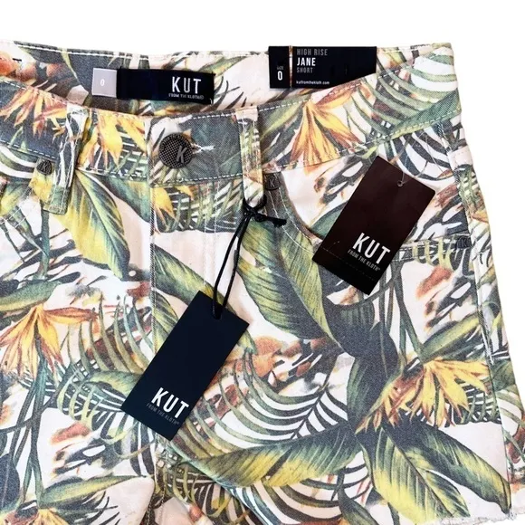 KUT from the KLOTH NWT Jane High Rise Fray Hem Shorts in Tropical Blossom