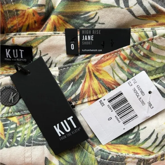KUT from the KLOTH NWT Jane High Rise Fray Hem Shorts in Tropical Blossom