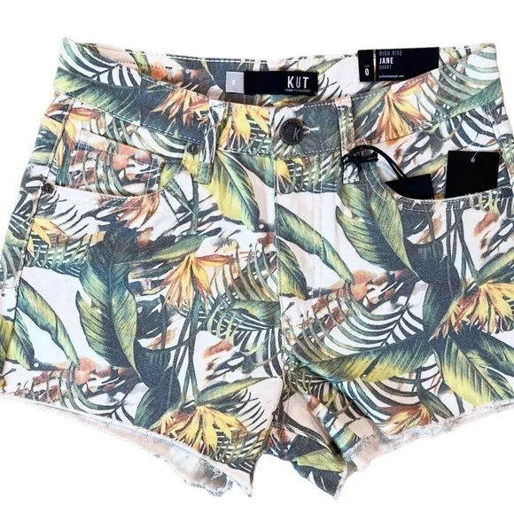 KUT from the KLOTH NWT Jane High Rise Fray Hem Shorts in Tropical Blossom
