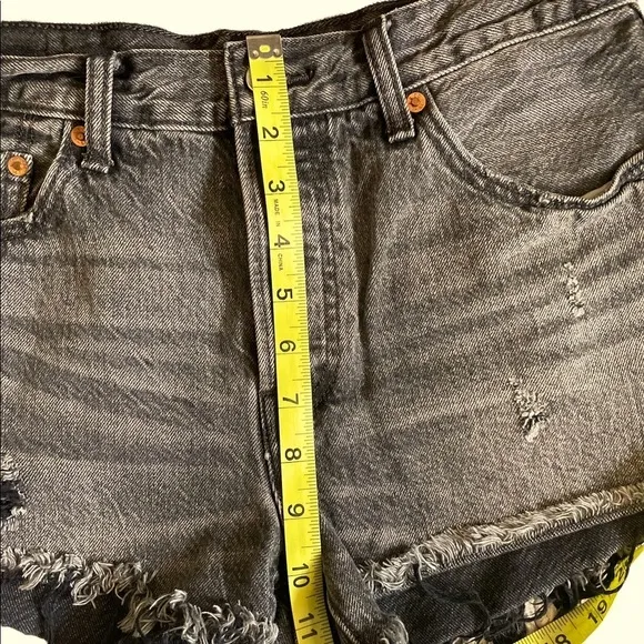 Levi’s 501 mid rise distressed black jean shorts size 28