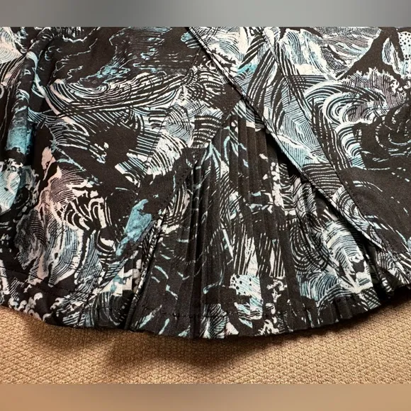 LULULEMON OFF THE PLEATS SKIRT