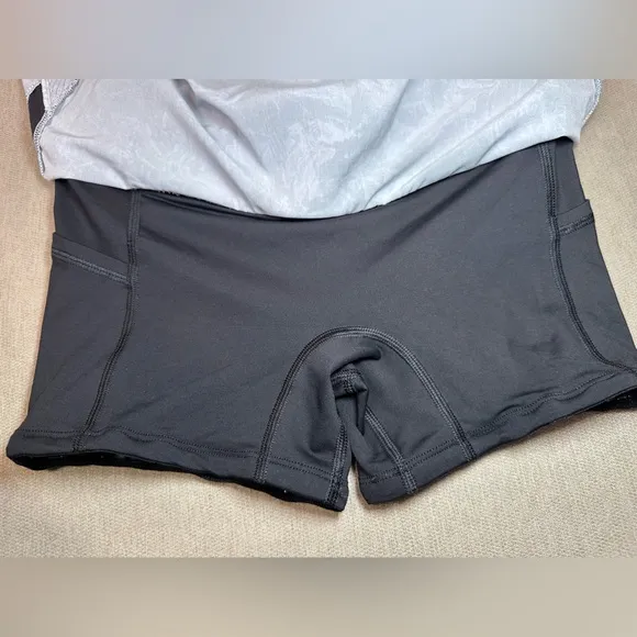 LULULEMON OFF THE PLEATS SKIRT