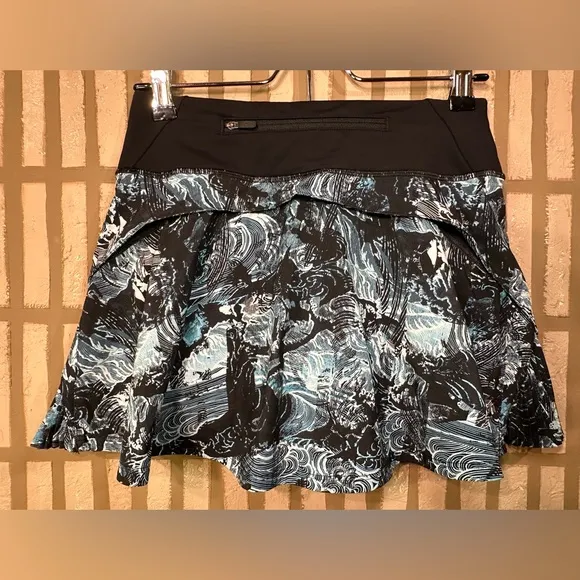 LULULEMON OFF THE PLEATS SKIRT
