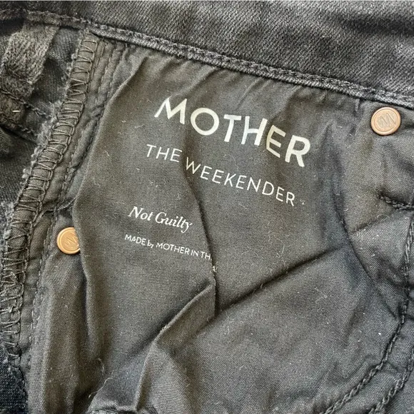 Mother The Weekender in Not Guilty fray 24 mid rise dark wash casual flare black