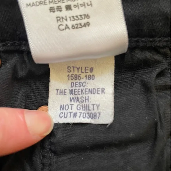 Mother The Weekender in Not Guilty fray 24 mid rise dark wash casual flare black