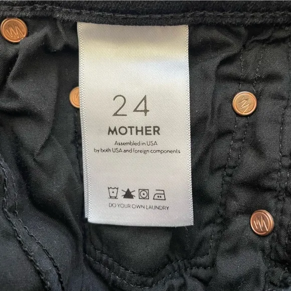 Mother The Weekender in Not Guilty fray 24 mid rise dark wash casual flare black