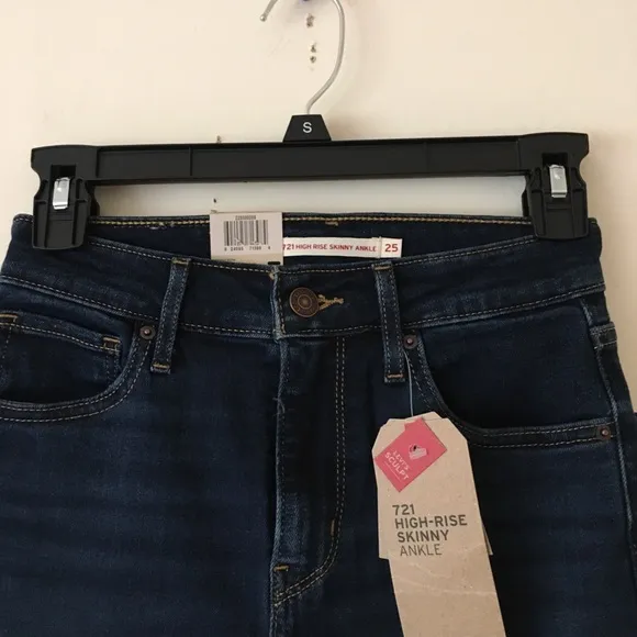NEW Levi’s High Rise skinny Ankle jeans