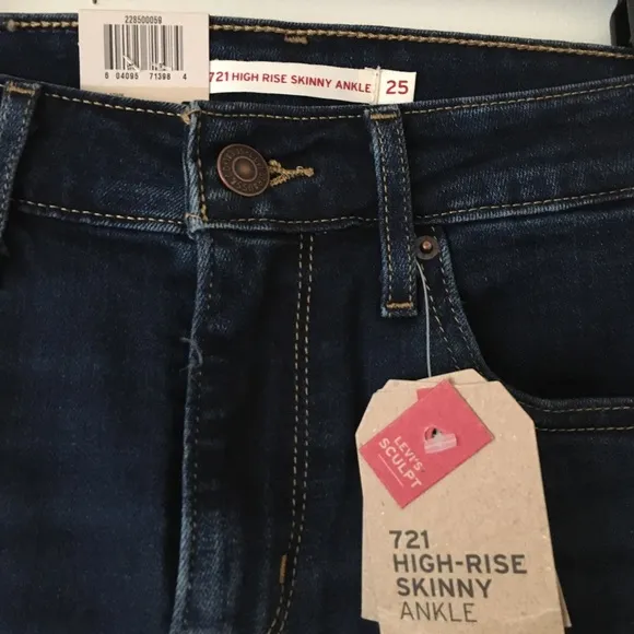 NEW Levi’s High Rise skinny Ankle jeans