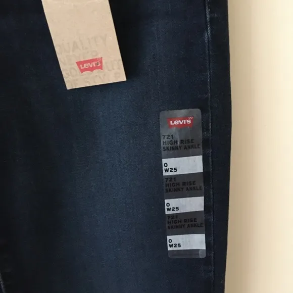 NEW Levi’s High Rise skinny Ankle jeans