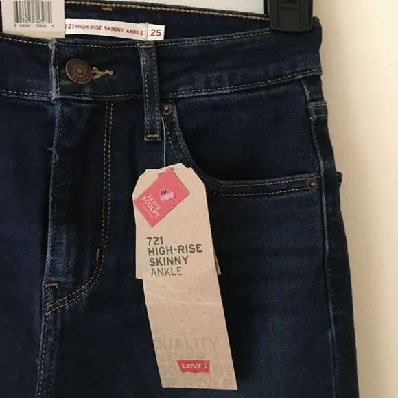 NEW Levi’s High Rise skinny Ankle jeans