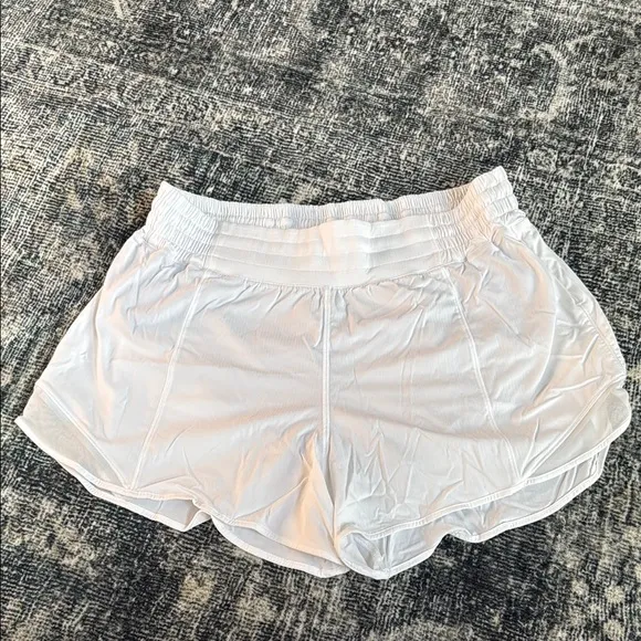 ⚡️NEW⚡️lululemon athletica White 4” Hotty Hot Shorts