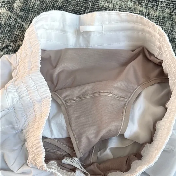 ⚡️NEW⚡️lululemon athletica White 4” Hotty Hot Shorts