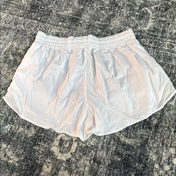 ⚡️NEW⚡️lululemon athletica White 4” Hotty Hot Shorts