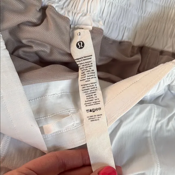 ⚡️NEW⚡️lululemon athletica White 4” Hotty Hot Shorts