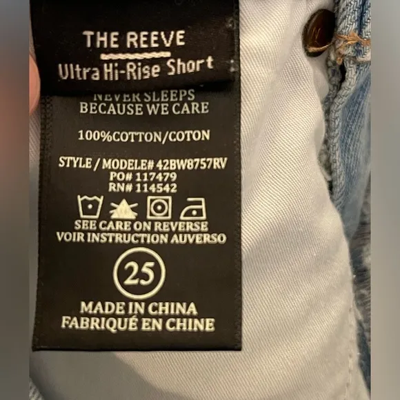 NWT BLANKNYC The Reeve Ultra High-Rise Frayed Hem Light Denim Shorts Size 25