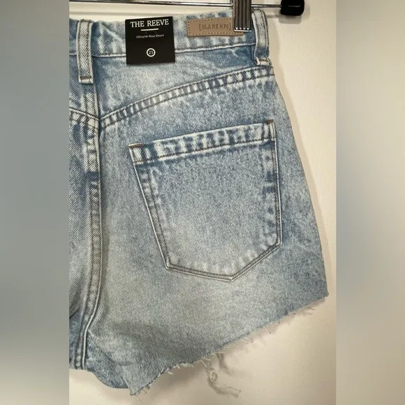 NWT BLANKNYC The Reeve Ultra High-Rise Frayed Hem Light Denim Shorts Size 25