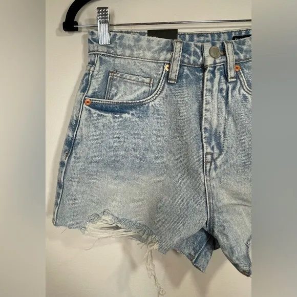 NWT BLANKNYC The Reeve Ultra High-Rise Frayed Hem Light Denim Shorts Size 25